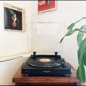 Audio-Technica AT-LP3 black record player 💽